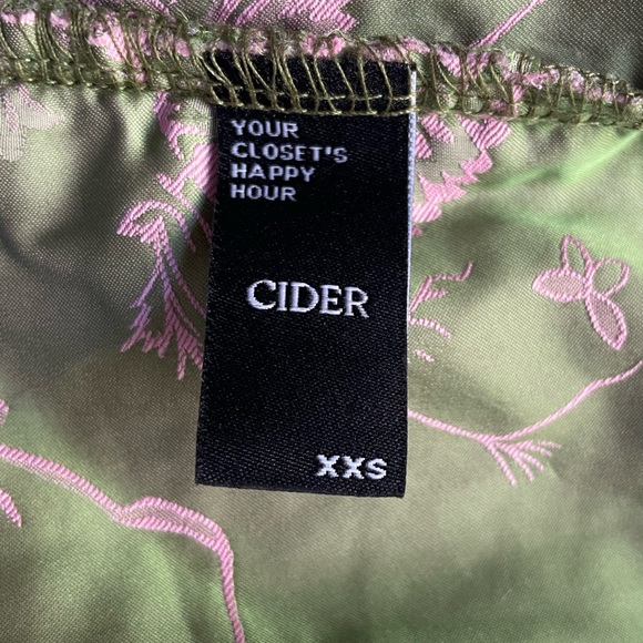 Cider Floral Criss Cross Halter Crop Top - Picture 12 of 15